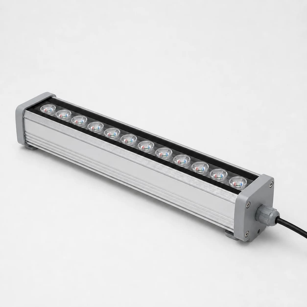 12W RGB Wallwasher · 35 cm (12 LED) — modele özel RGB ürün görseli